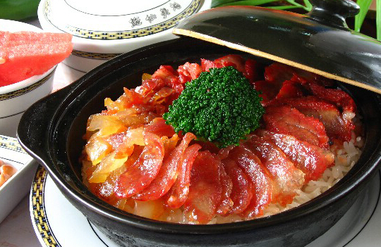 广式腊味煲仔饭